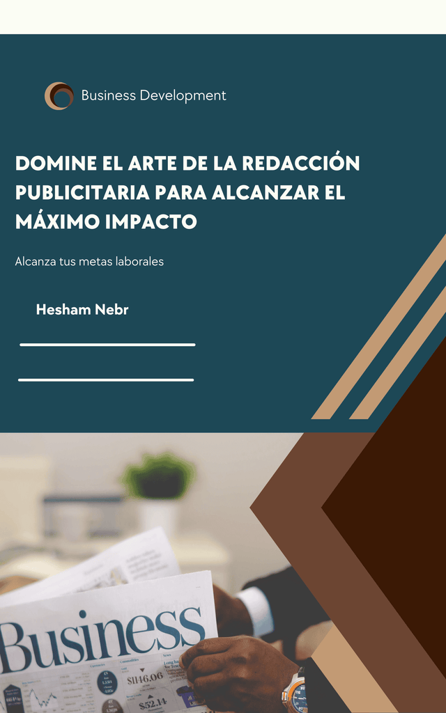 A copywriter drafting compelling marketing copy on a computer - Spanish