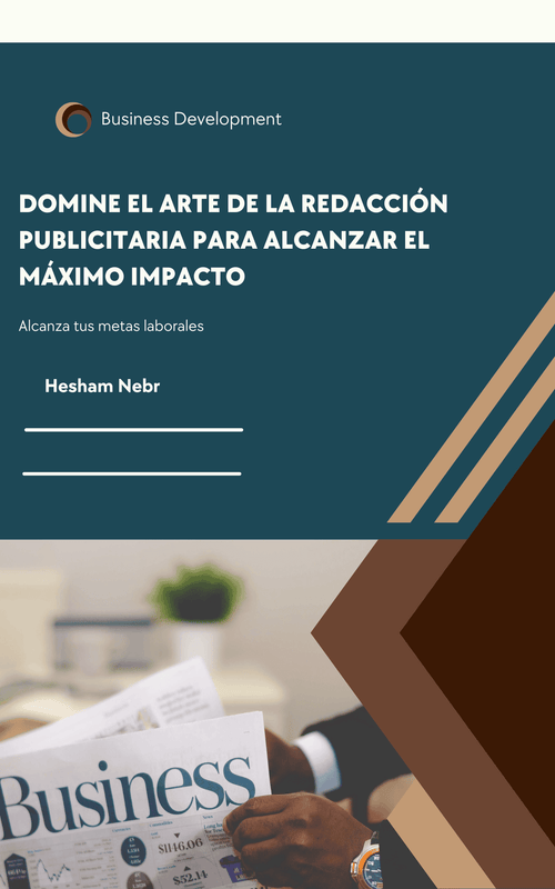 A copywriter drafting compelling marketing copy on a computer - Spanish